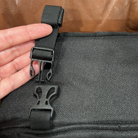 CADEN SLING CAMERA BAG - Picture 8 of 10